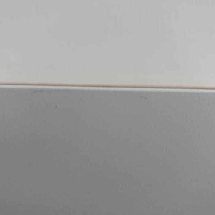 Kleiner Kratzer oben auf dem Gehäuse