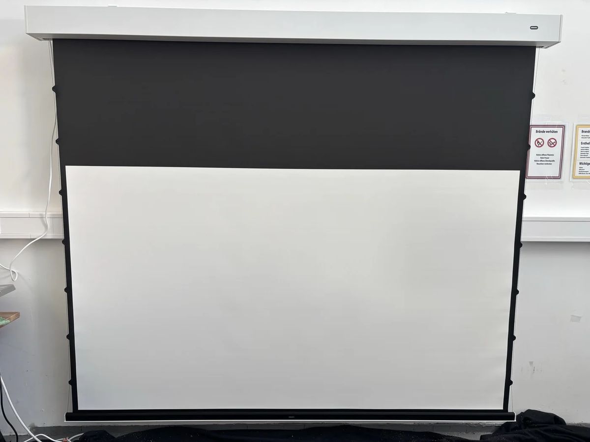 B-Ware celexon SOUNDVISION Premium Plus Tension Motorleinwand 100 Zoll bei unserer Prüfung
