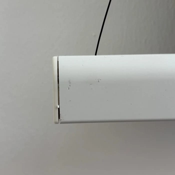 Kratzer am linken Ende der Abschlussleiste