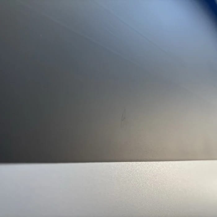Kleiner Kratzer im Tuch