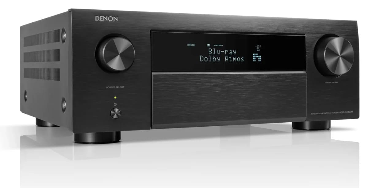 Denon AVC-X4800H AV-Verstärker in Schwarz, schräg von vorn