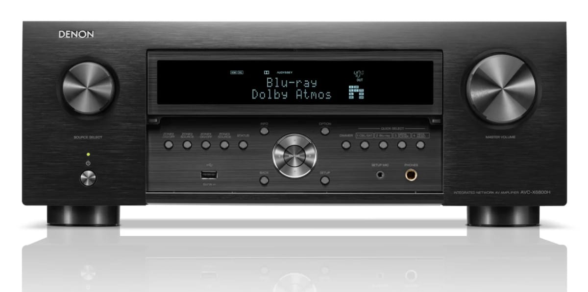 Denon AVC-X6800H mit geöffneter Frontklappe