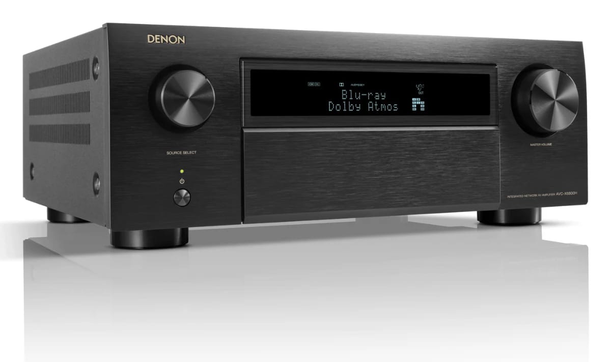 Denon AVC-X6800H AV-Receiver in Schwarz, schräg von vorn