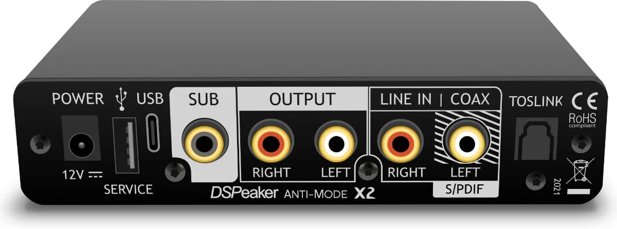 Rückseite des DSPeaker Anti-Mode X2 mit Anschlüssen