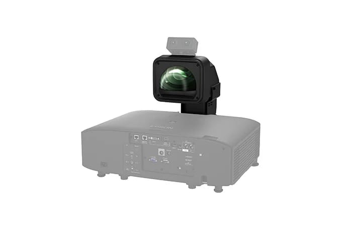 Epson ELPLX02 UST Objektiv am Projektor mit Kamera