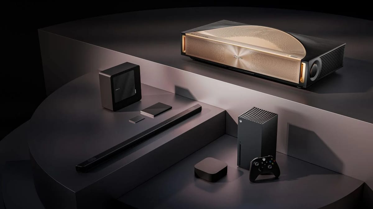 Laser TV mit Soundbar, Spielkonsole und Zuspieler