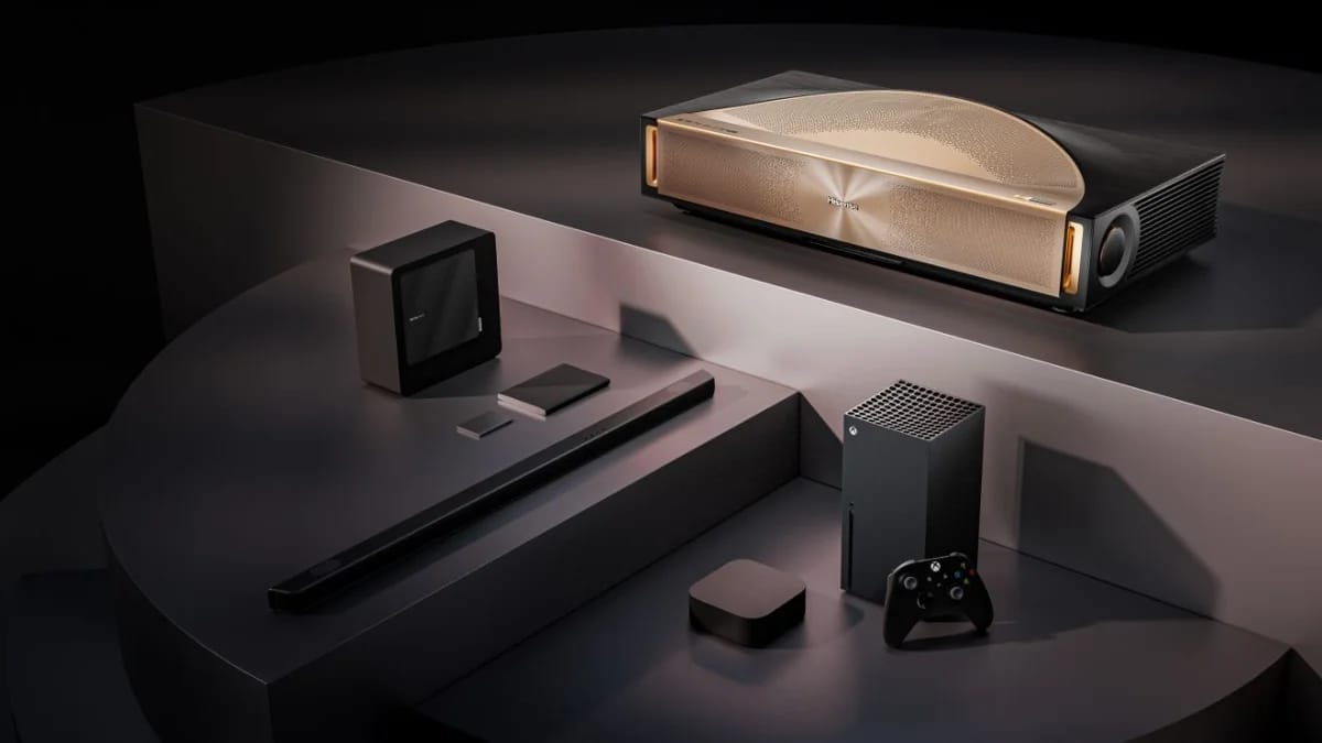 Laser TV mit Soundbar, Spielkonsole und weiteren Zuspielern