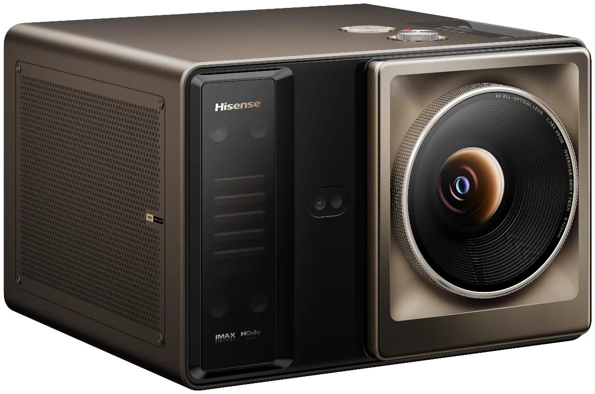 Hisense XR10 schräg von vorn mit Objektiv und Kameras