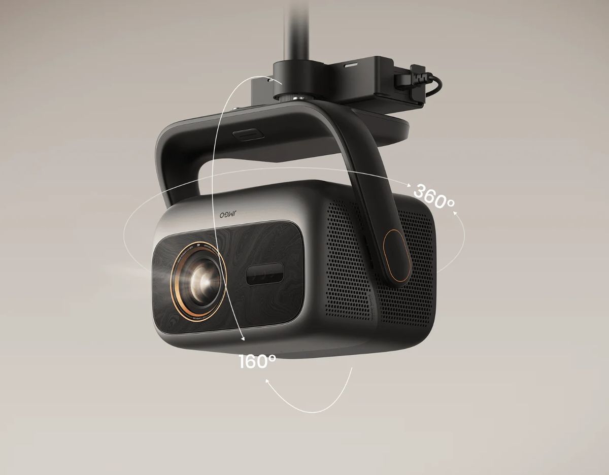 JMGO Projektor an der Deckenhalterung, um 360° drehbar.