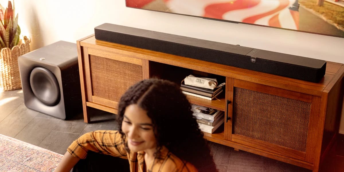 Klipsch Flexus Core 300 mit optionalem Subwoofer Flexus SUB 200 im Wohnraum