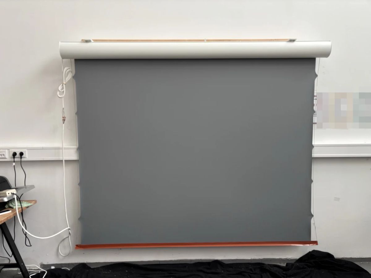 B-Ware LS Screens ApolloMotion Dark Motorleinwand 100 Zoll bei unserer Prüfung