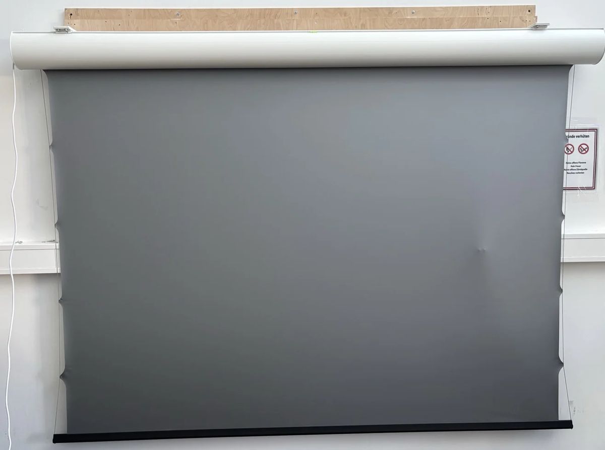 B-Ware LS Screens ApolloMotion Bright Motorleinwand 100 Zoll bei unserer Prüfung