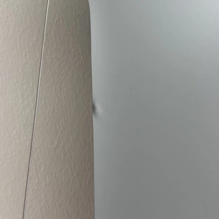 Kleine Delle direkt am linken Tuchrand