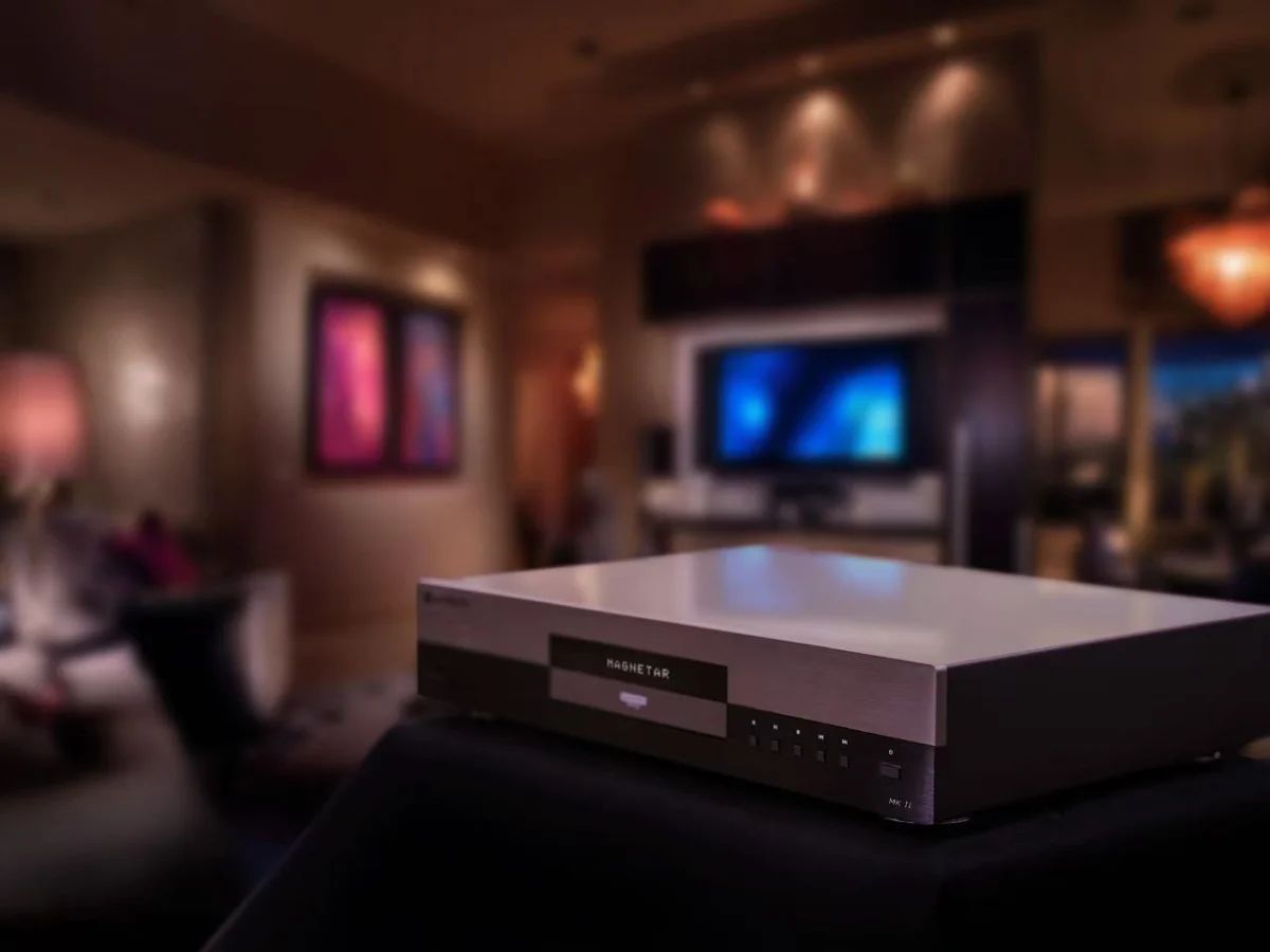 Wohnraum mit Heimkino und dem UDP800 MKII