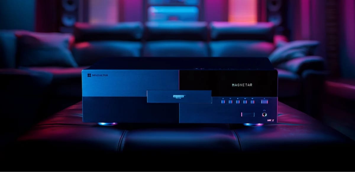 Wohnraum in violettem Licht mit dem UDP900 MKII