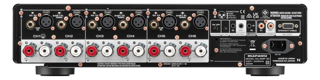 Rückseite des Marantz AMP 30 mit Lautsprecherklemmen, XLR- und Cinch-Eingängen