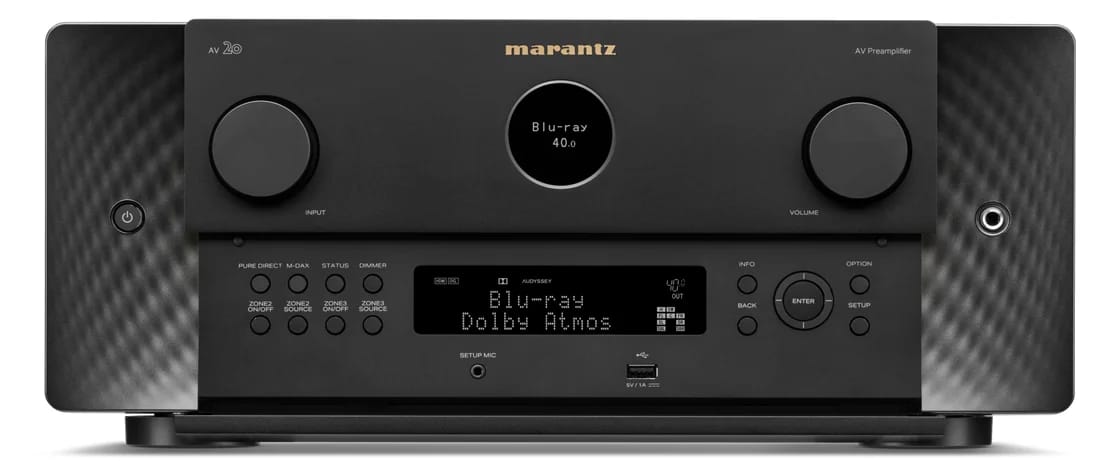 Marantz AV 20 mit geöffneter Frontklappe, Anzeige und Tasten