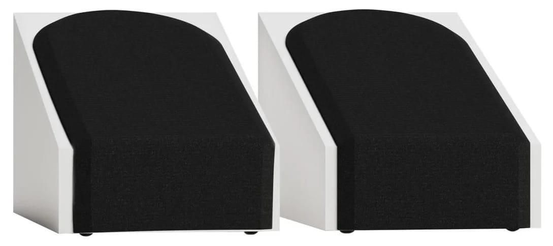 Ein Paar Monitor Audio Silver AMS 8G in Weiß mit Abdeckung