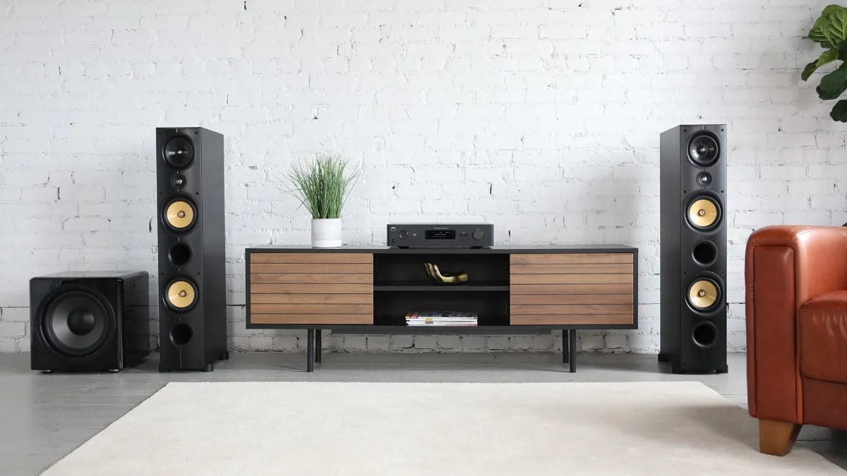 NAD C 389 Vollverstärker in einer Hi-Fi-Anlage