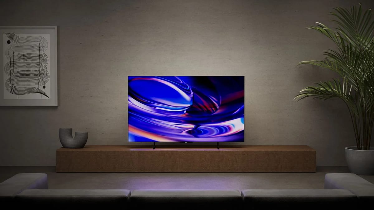 Wohnzimmer mit dem Sony BRAVIA 6 auf dem Lowboard.