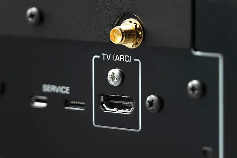 HDMI-Buchse TV (ARC) und Service-Anschluss auf der Rückseite