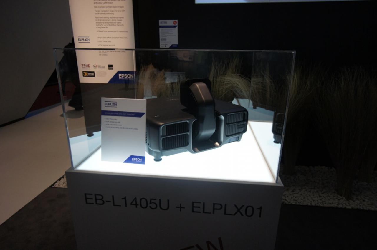 Heimkino EPSON Installationsbeamer Bild