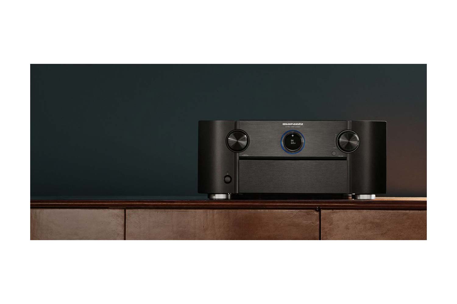 Marantz AV-Vorverstärker AV8805A front Wohnzimmer
