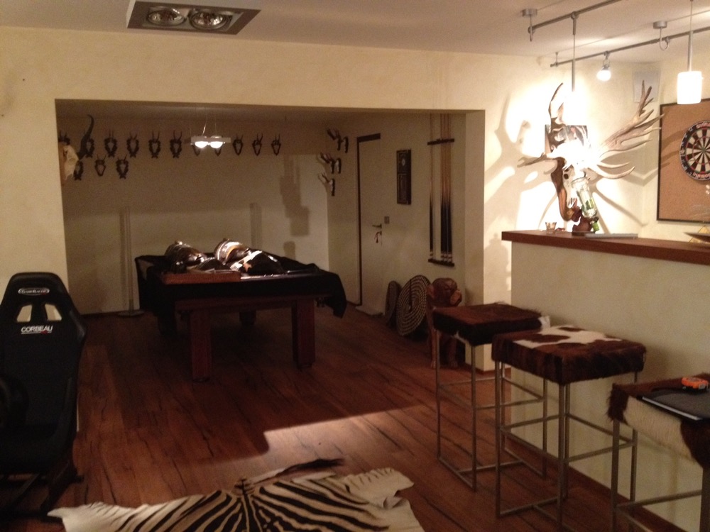 Vorher Raumsituation Bar und Billard