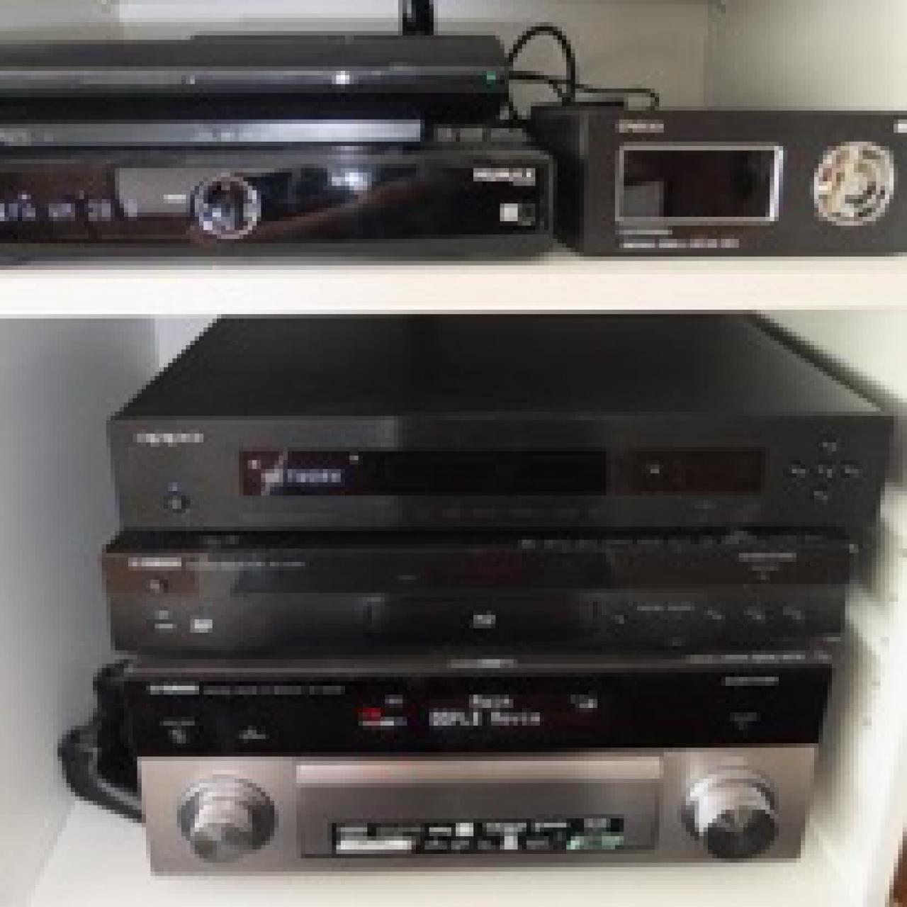 Heimkino Reciever, Blu-ray Player, Fernseh Reciever usw. Bild