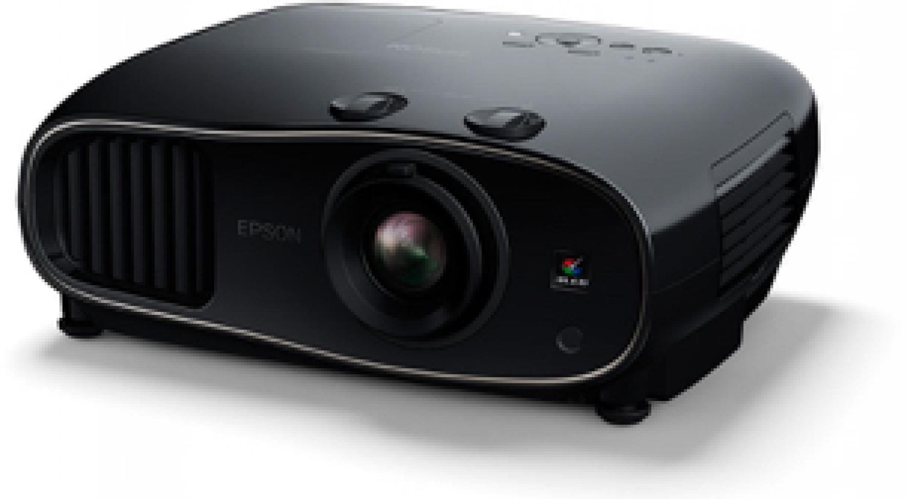 Epson TW6600 Beamer von Epson Schwarzer Epson-Projektor mit Linse und Tasten.