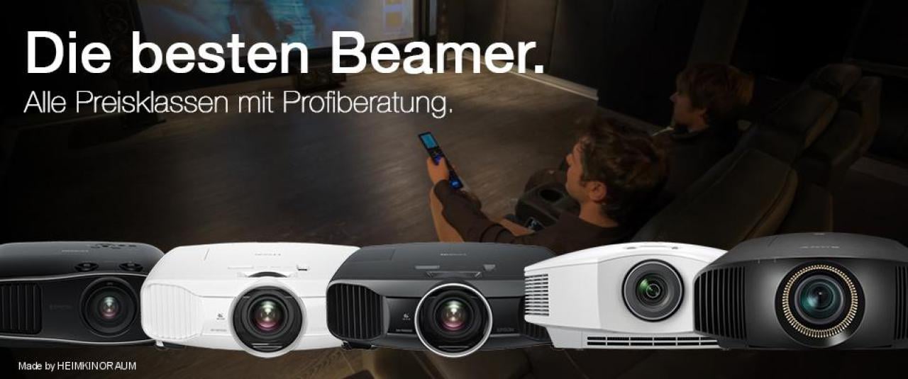 Beratung Beamer gewünscht? Projektoren und Personen in einem Heimkino.