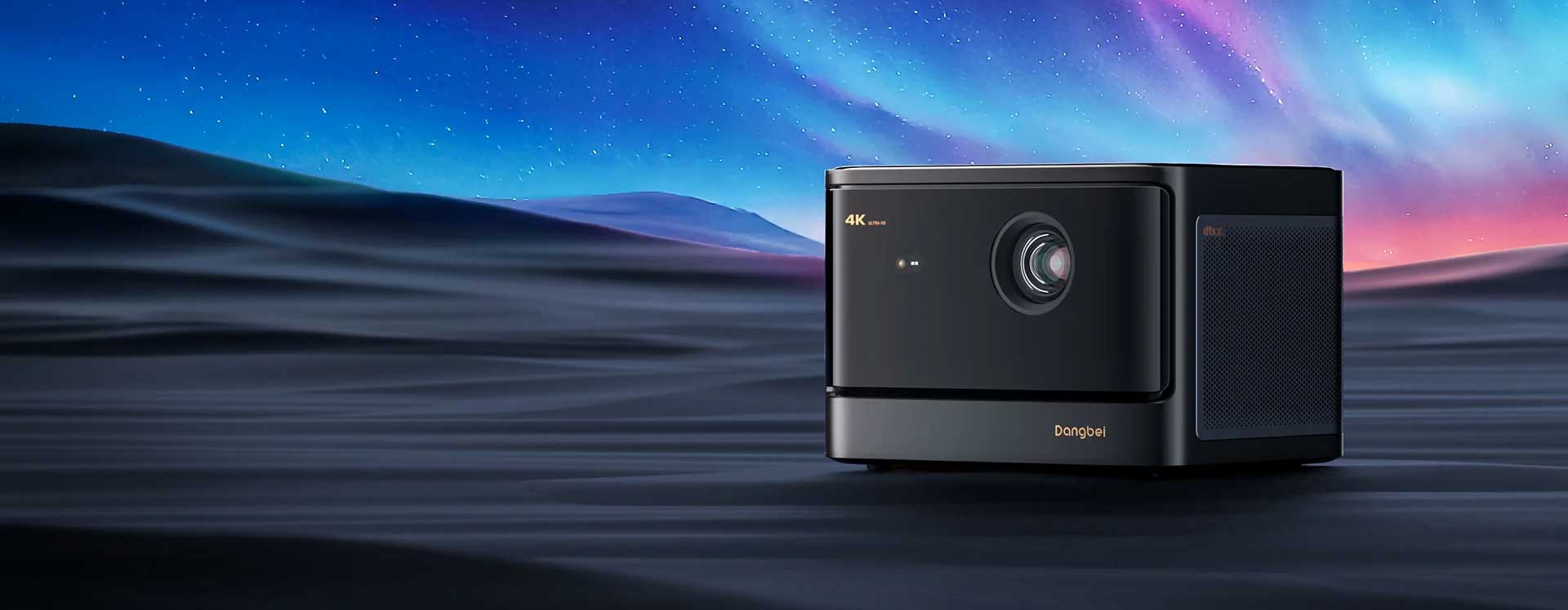 4K Beamer vor nächtlichem Himmel.