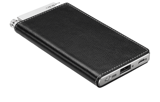 Schwarzes tragbares Gerät mit Lederhülle.